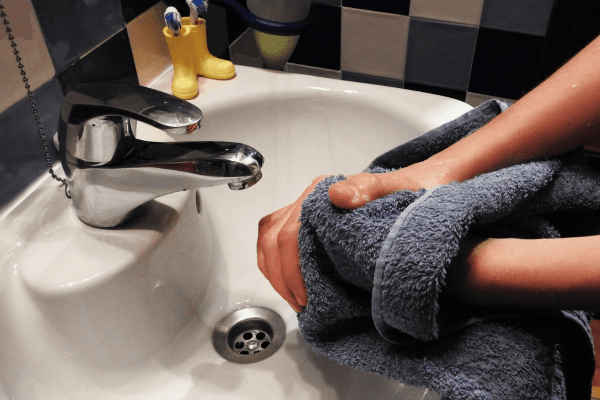 L'art de laver ses serviettes : pourquoi et comment garder votre essuie-main nickel ?
