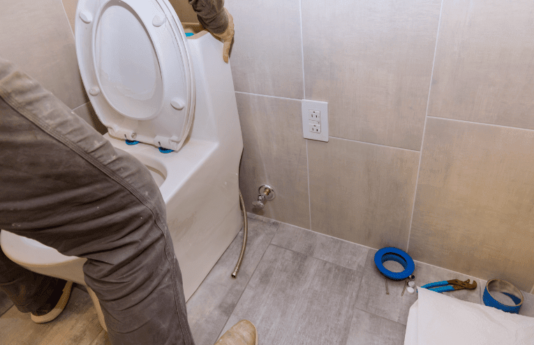 Comment déboucher ses toilettes sans ventouse ?